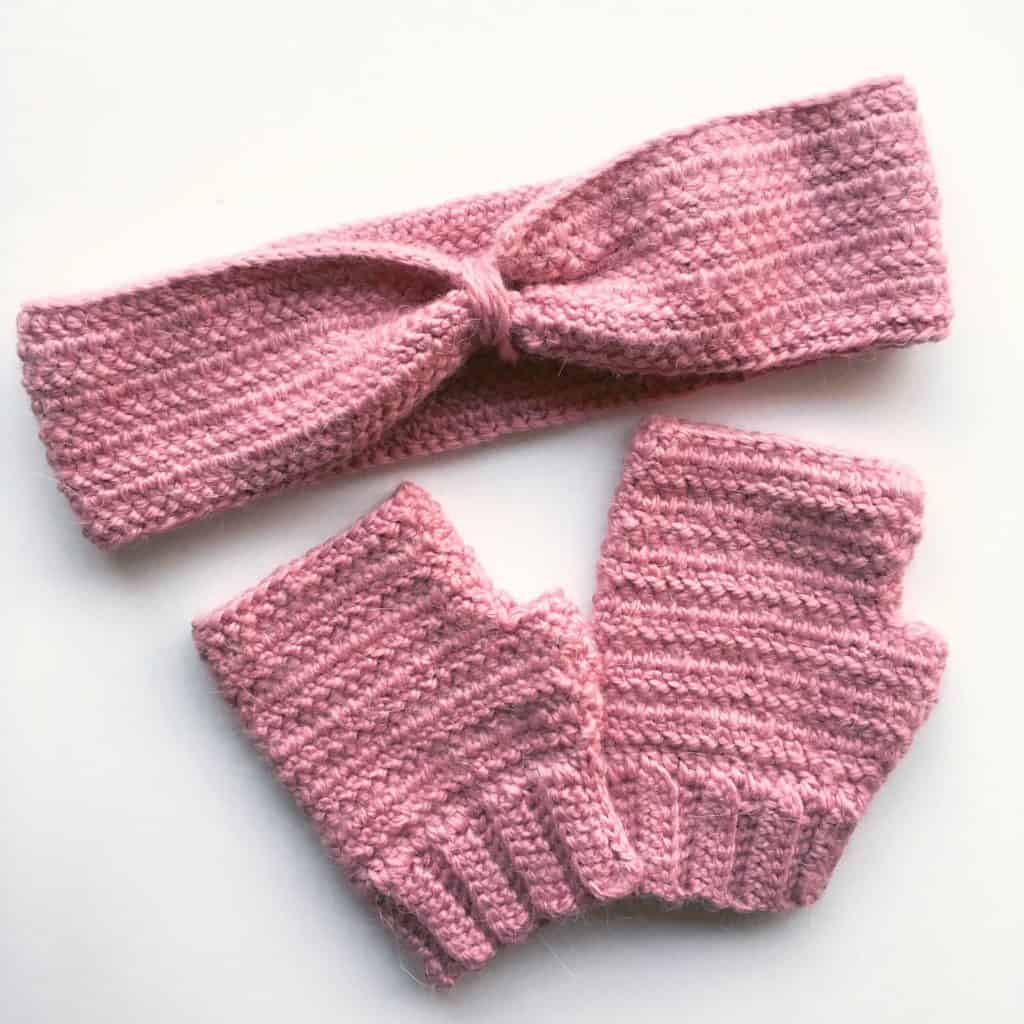 Free Crochet Mittens Pattern - Burgundy and Blush