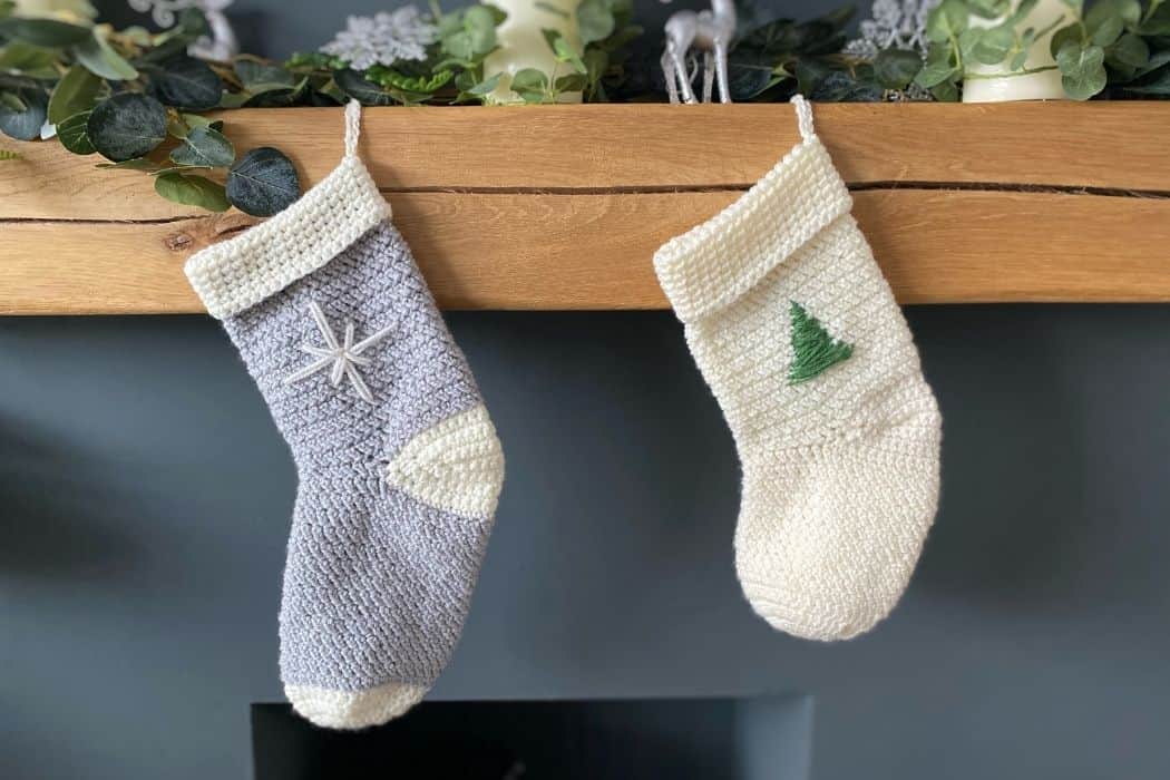 Free Christmas Stocking Crochet Pattern - Burgundy and Blush